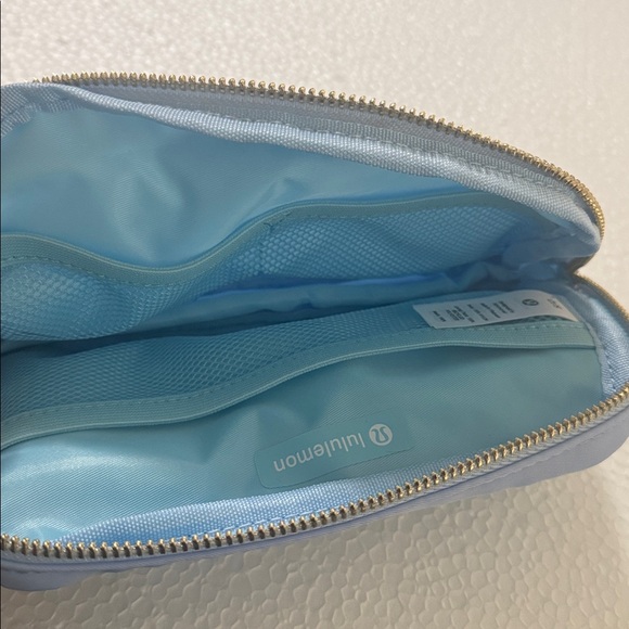 Elegant lululemon athletica Light Blue fanny pack - Picture 3 of 3